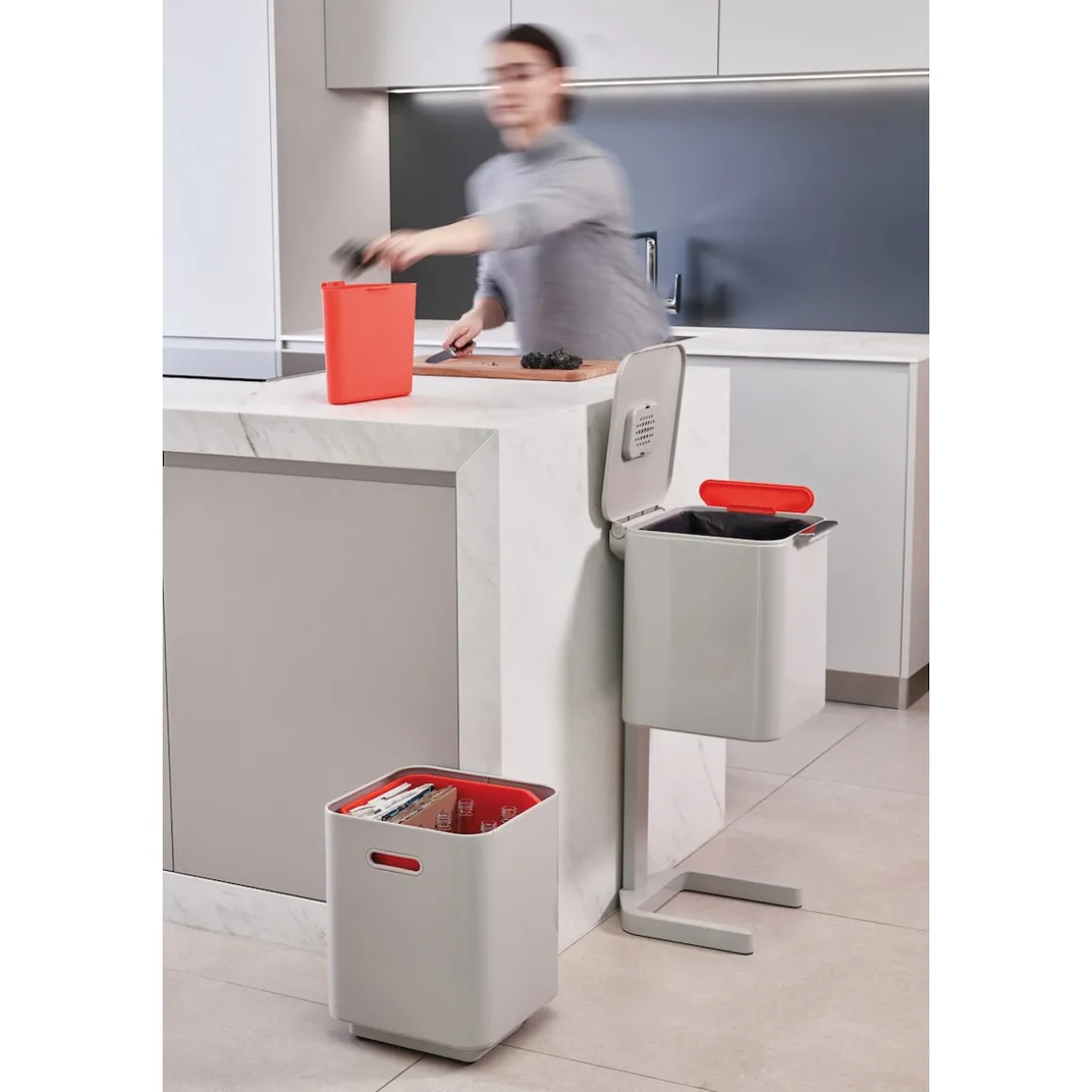 Abfalltrennungs- und Recyclingbehälter Totem Max Stein