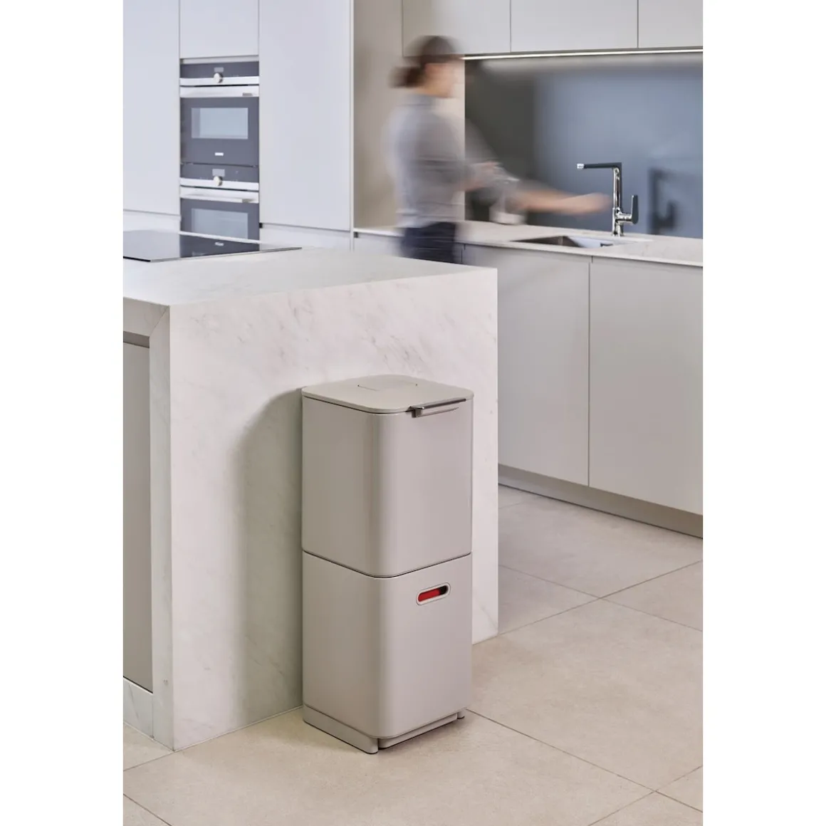 Abfalltrennungs- und Recyclingbehälter Totem Max Stein