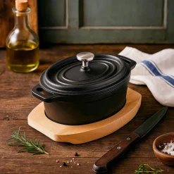 Freyersbacher Mini Cocotte 12x8,5 cm Gusseisen, Kleiner Emaille Topf | Oval, mit Brett und Tuch