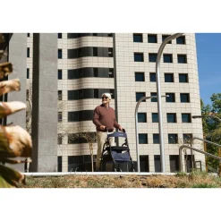 Gehhilfe W05 mit Sitztasche, klappbar