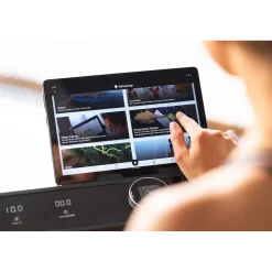 Laufband TM 2400S mit Gestensteuerung