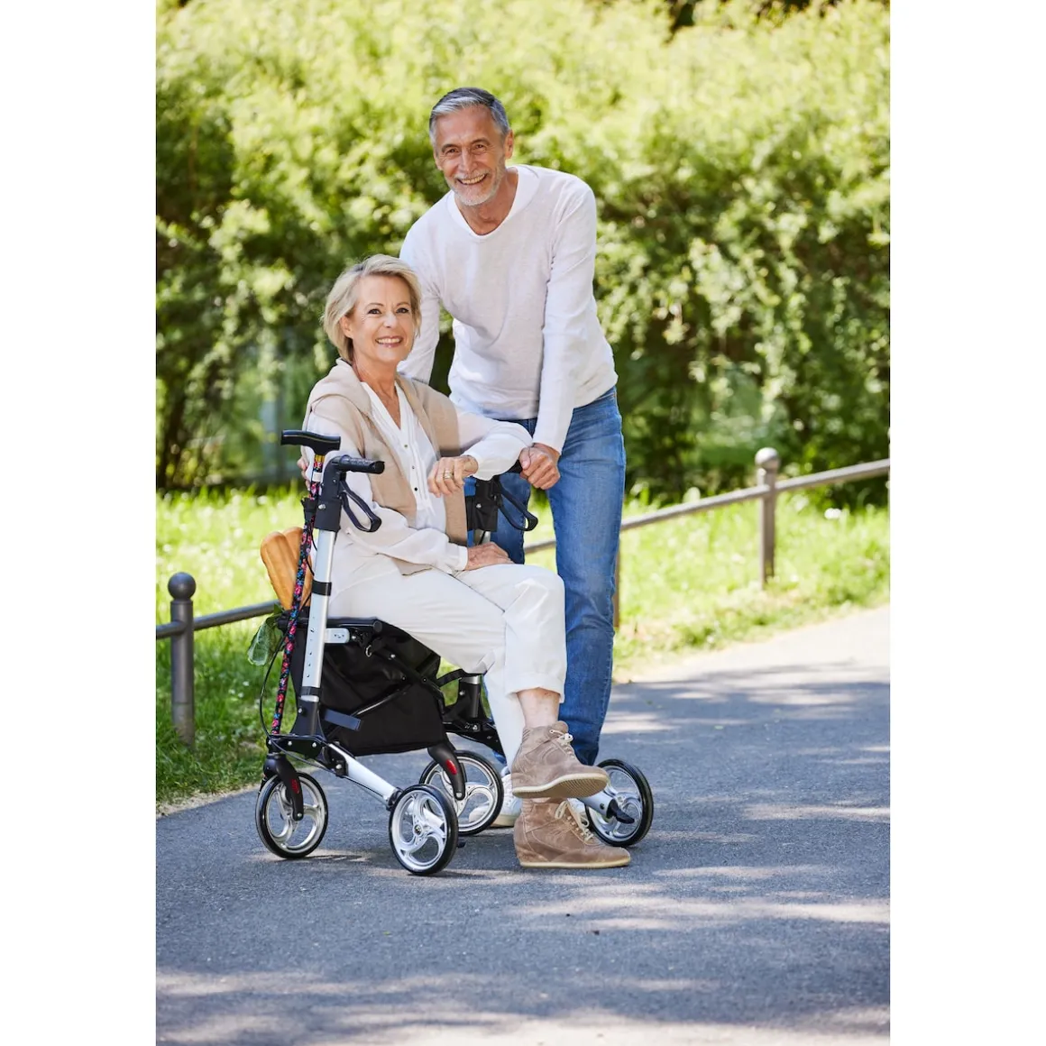 Leichtgewicht-Rollator Premium, Aluminium AT51006 + Transporttasche mit Rollen