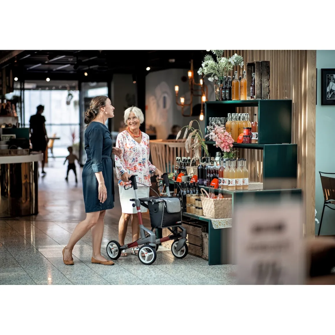 Rollator Troja 5G M, faltbar, höhenverstellbar rot