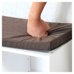 Schuhschrank mit Sitzkissen aus Stoff